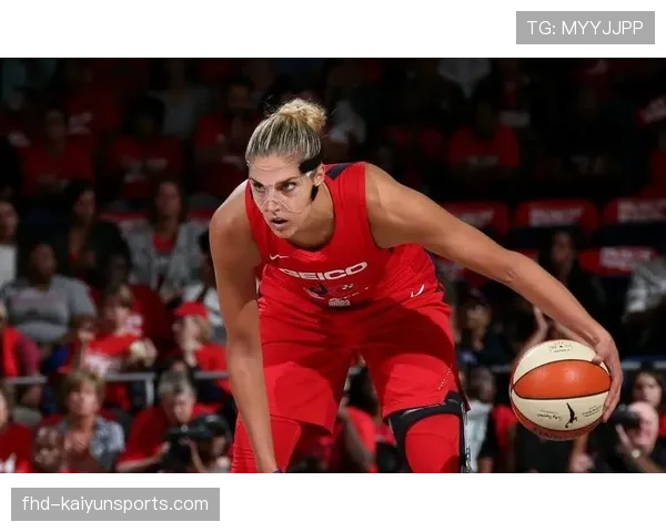 特写:一次成功的底线球防守后,华盛顿神秘人全队击掌相庆 特写:一次成功的底线球防守后,华盛顿神秘人全队击掌相庆